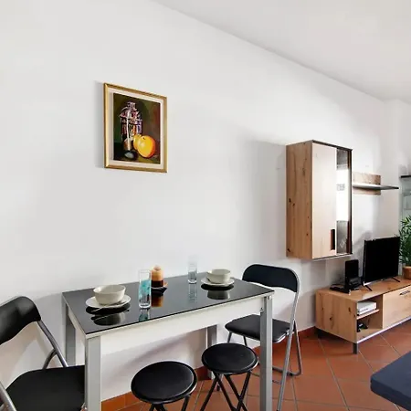 Terrace Colors Beach Apartment *
